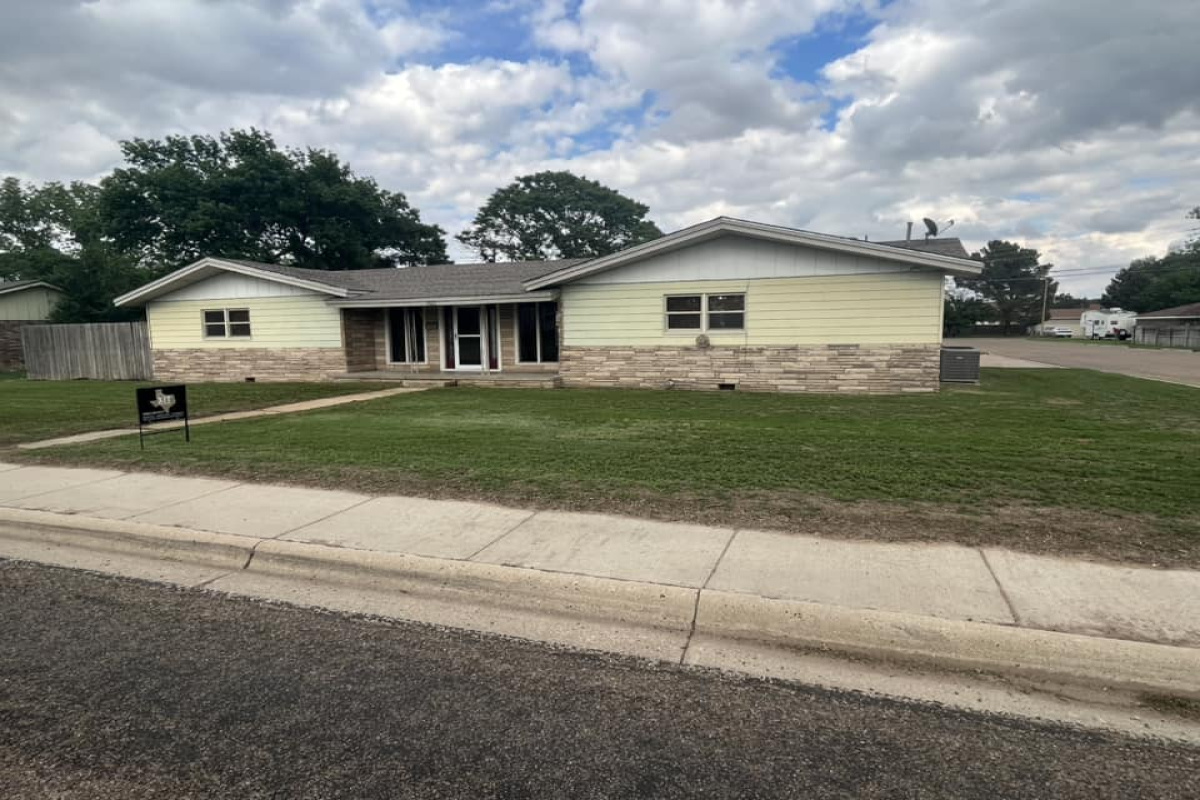 1021 Tennessee Blvd, Dalhart, Texas 79022, 3 Bedrooms Bedrooms, ,2 BathroomsBathrooms,Single Family Home,Sold Listings,Tennessee Blvd,1095