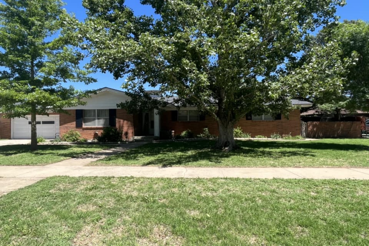 1015 Denver Ave, Dalhart, Texas 79022, 3 Bedrooms Bedrooms, ,1.75 BathroomsBathrooms,Single Family Home,Active Listings,Denver Ave,1096