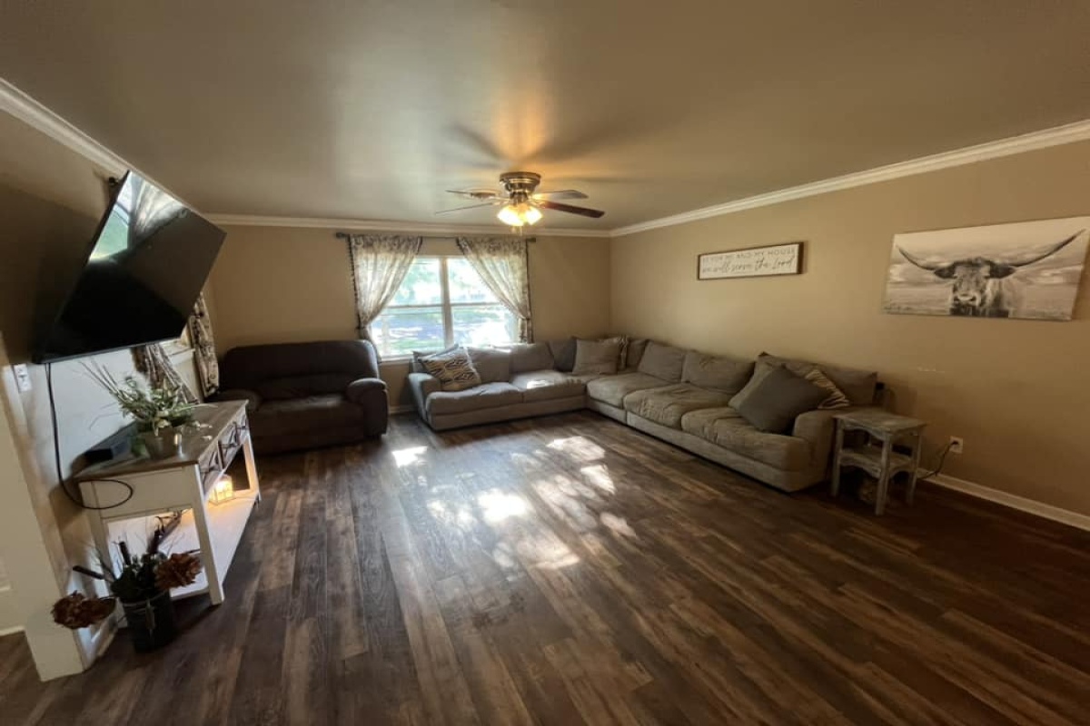 1015 Denver Ave, Dalhart, Texas 79022, 3 Bedrooms Bedrooms, ,1.75 BathroomsBathrooms,Single Family Home,Active Listings,Denver Ave,1096