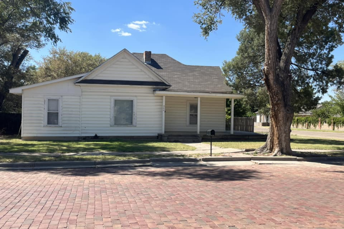 902 Denrock Avenue, Dalhart, Texas 79022, 4 Bedrooms Bedrooms, ,1.75 BathroomsBathrooms,Single Family Home,Sold Listings,Denrock Avenue,1105