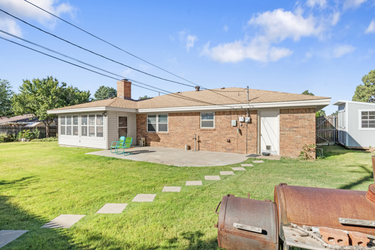 1809 Oak Ave, Dalhart, Texas 79022, 3 Bedrooms Bedrooms, ,1.75 BathroomsBathrooms,Single Family Home,Sold Listings,Oak Ave,1127