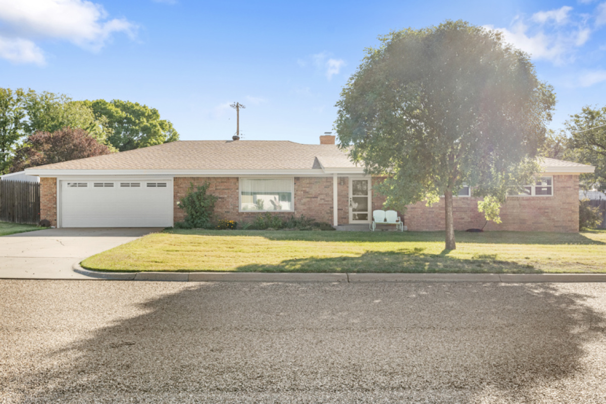 1809 Oak Ave, Dalhart, Texas 79022, 3 Bedrooms Bedrooms, ,1.75 BathroomsBathrooms,Single Family Home,Sold Listings,Oak Ave,1127