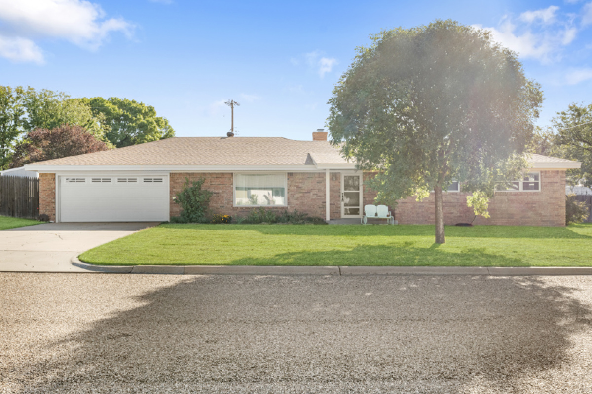 1809 Oak Ave, Dalhart, Texas 79022, 3 Bedrooms Bedrooms, ,1.75 BathroomsBathrooms,Single Family Home,Sold Listings,Oak Ave,1127