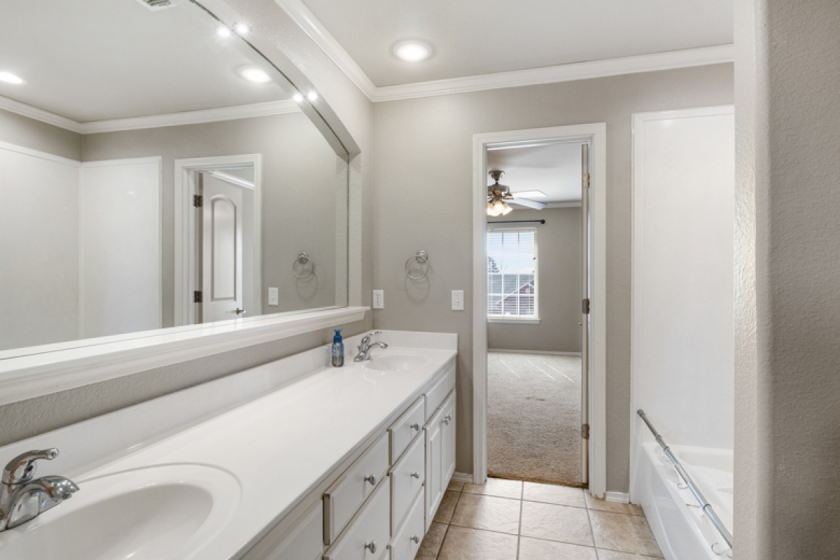 1913 Cheyenne Trail, Dalhart, Texas 79022, 4 Bedrooms Bedrooms, ,3 BathroomsBathrooms,Single Family Home,Active Listings,Cheyenne Trail,1144