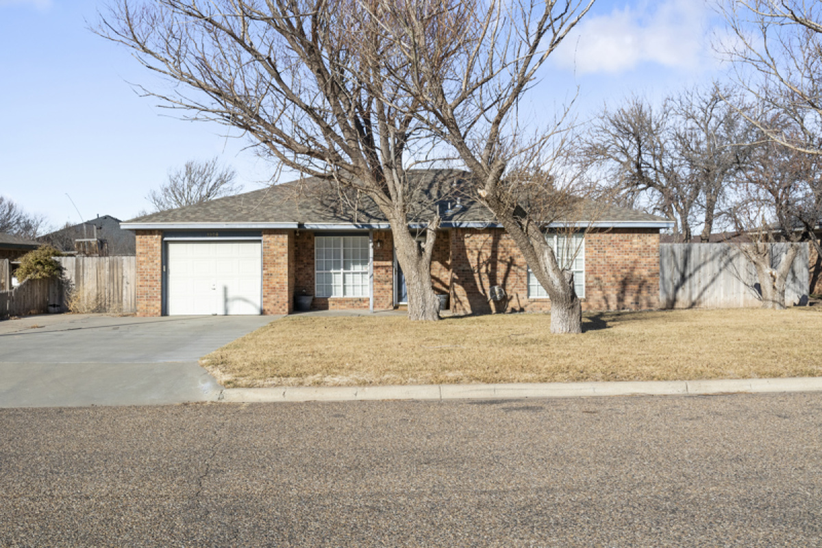 1908 Shawnee Trail, Dalhart, Texas 79022, 3 Bedrooms Bedrooms, ,1 BathroomBathrooms,Single Family Home,Sold Listings,Shawnee Trail,1148