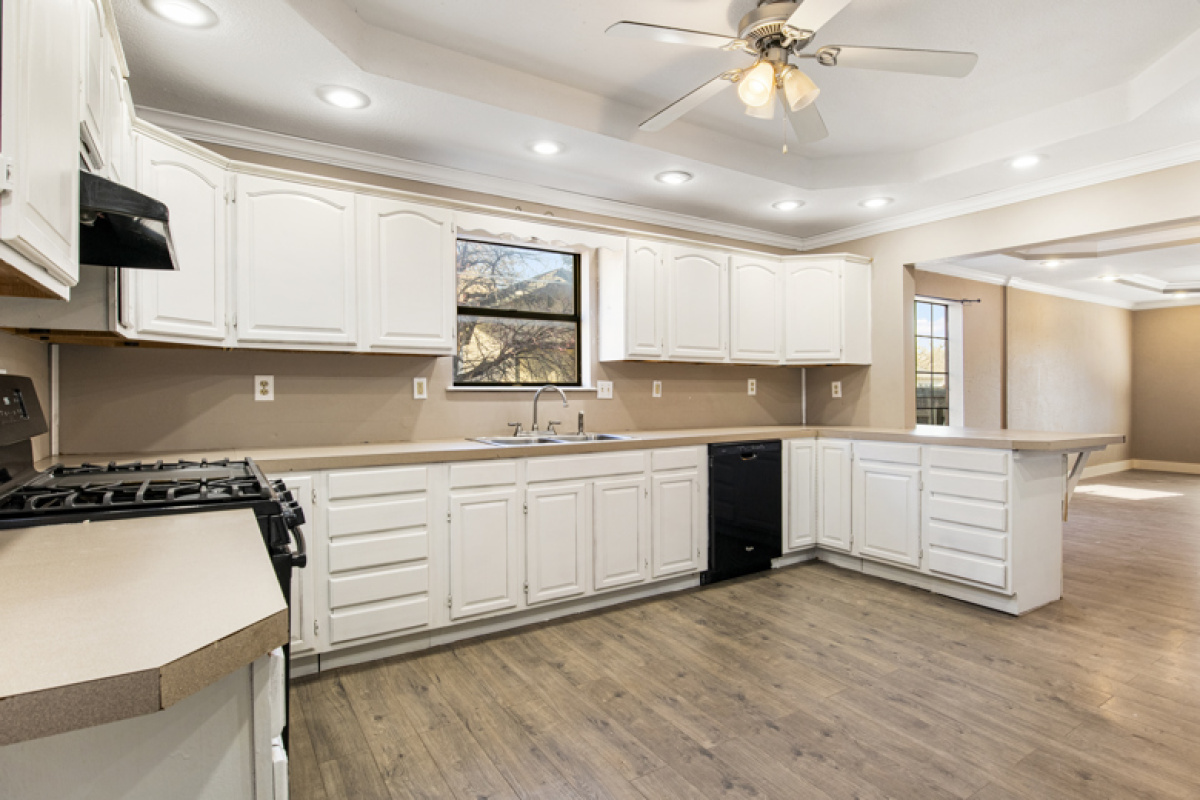 1014 Keeler Ave, Dalhart, Texas 79022, 3 Bedrooms Bedrooms, ,2 BathroomsBathrooms,Single Family Home,Active Listings,Keeler Ave,1151