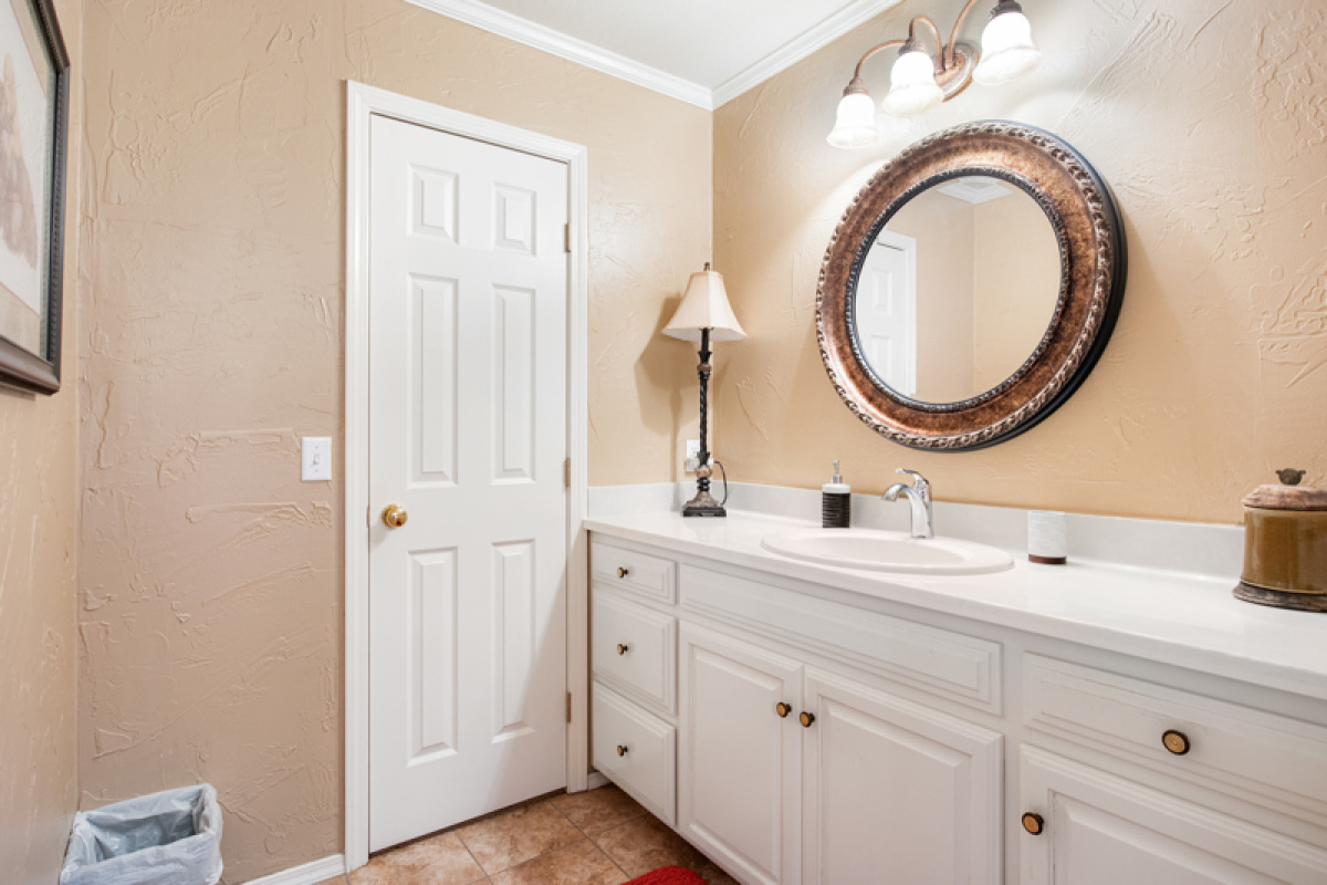 1918 Cheyenne Trail, Dalhart, Texas 79022, 3 Bedrooms Bedrooms, ,2.5 BathroomsBathrooms,Single Family Home,Active Listings,Cheyenne Trail,1153