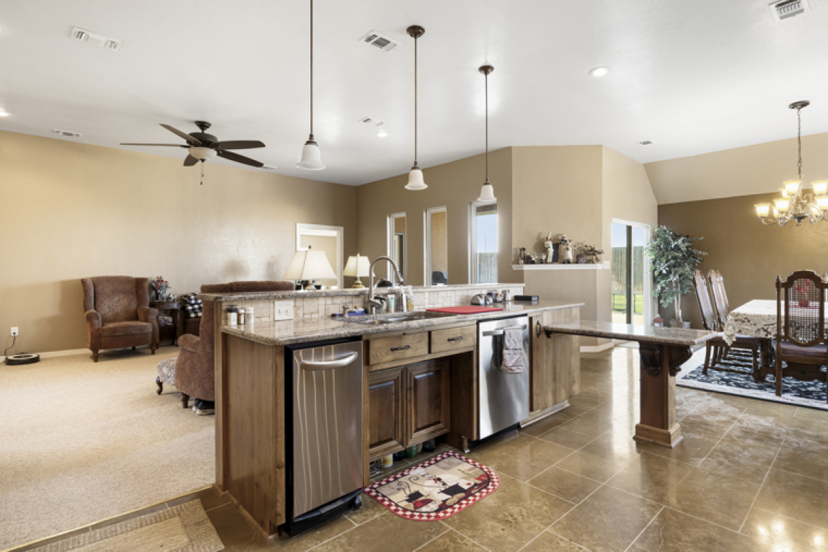 1703 E 1st St, Dalhart, Texas 79022, 2 Bedrooms Bedrooms, ,2.5 BathroomsBathrooms,Single Family Home,Active Listings,E 1st St,1154