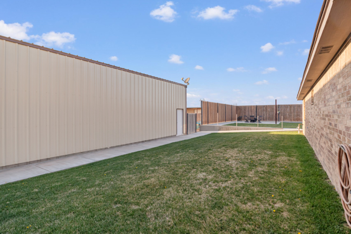 1703 E 1st St, Dalhart, Texas 79022, 2 Bedrooms Bedrooms, ,2.5 BathroomsBathrooms,Single Family Home,Active Listings,E 1st St,1154