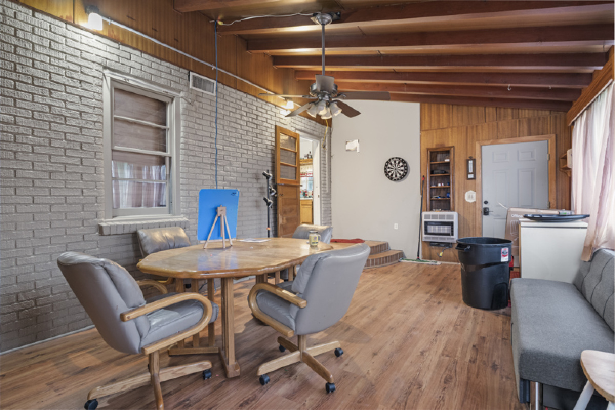 901 Cherry Ave, Dalhart, Texas 79022, 3 Bedrooms Bedrooms, ,1.75 BathroomsBathrooms,Single Family Home,Active Listings,Cherry Ave,1156