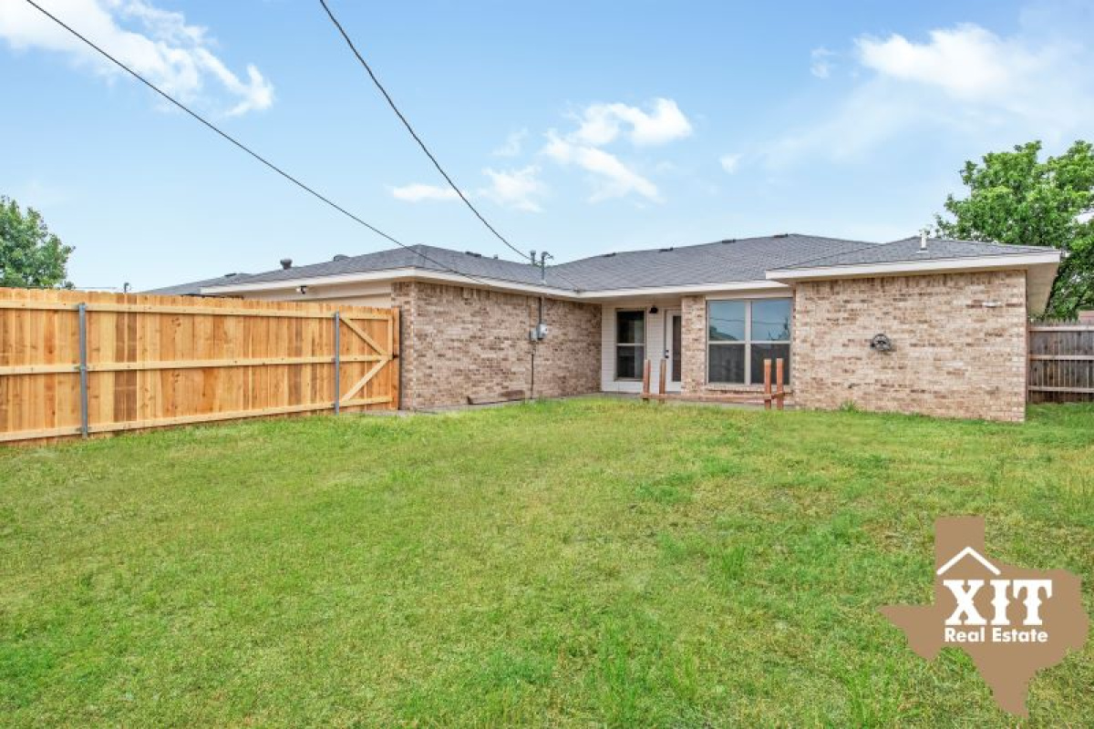 1132 Sterling Dr, Amarillo, Texas 79110, 3 Bedrooms Bedrooms, ,2 BathroomsBathrooms,Single Family Home,Active Listings,Sterling Dr,1161