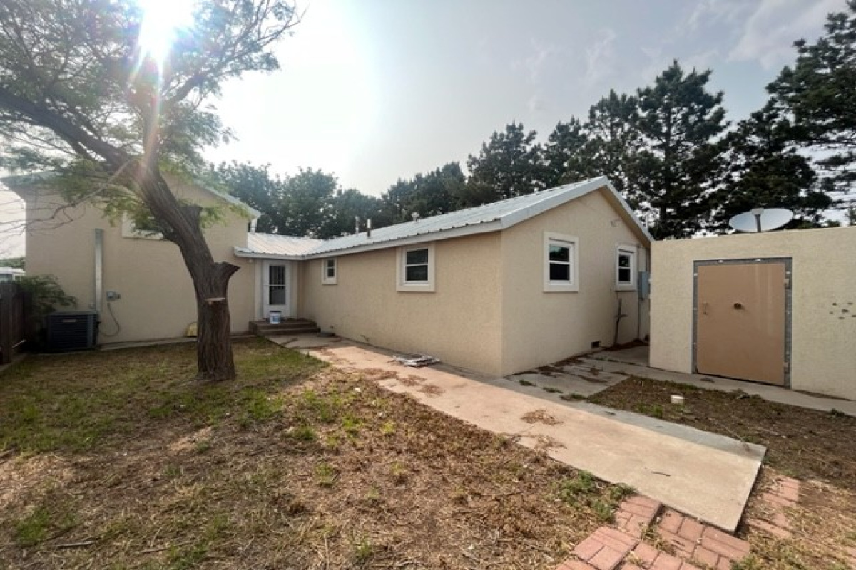 819 Ave N, Sunray, Texas 79086, 3 Bedrooms Bedrooms, ,1 BathroomBathrooms,Single Family Home,Active Listings,Ave N,1163