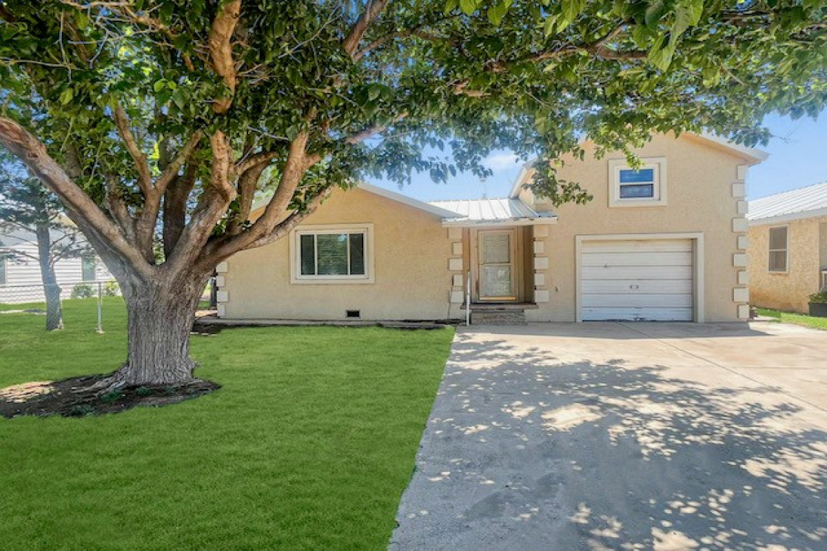 819 Avenue N, Sunray, Texas 79086, 3 Bedrooms Bedrooms, ,1 BathroomBathrooms,Single Family Home,Active Listings,Avenue N,1165