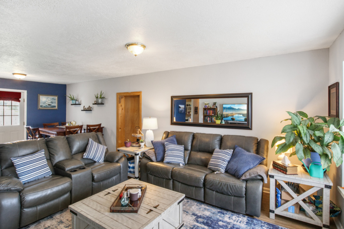 605 Coffee Place, Dalhart, Texas 79022, 3 Bedrooms Bedrooms, ,2 BathroomsBathrooms,Single Family Home,Active Listings,Coffee Place,1167