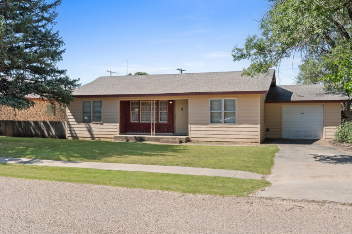 107 Ave A, Dalhart, Texas 79022, 3 Bedrooms Bedrooms, ,1 BathroomBathrooms,Single Family Home,Active Listings,Ave A,1168