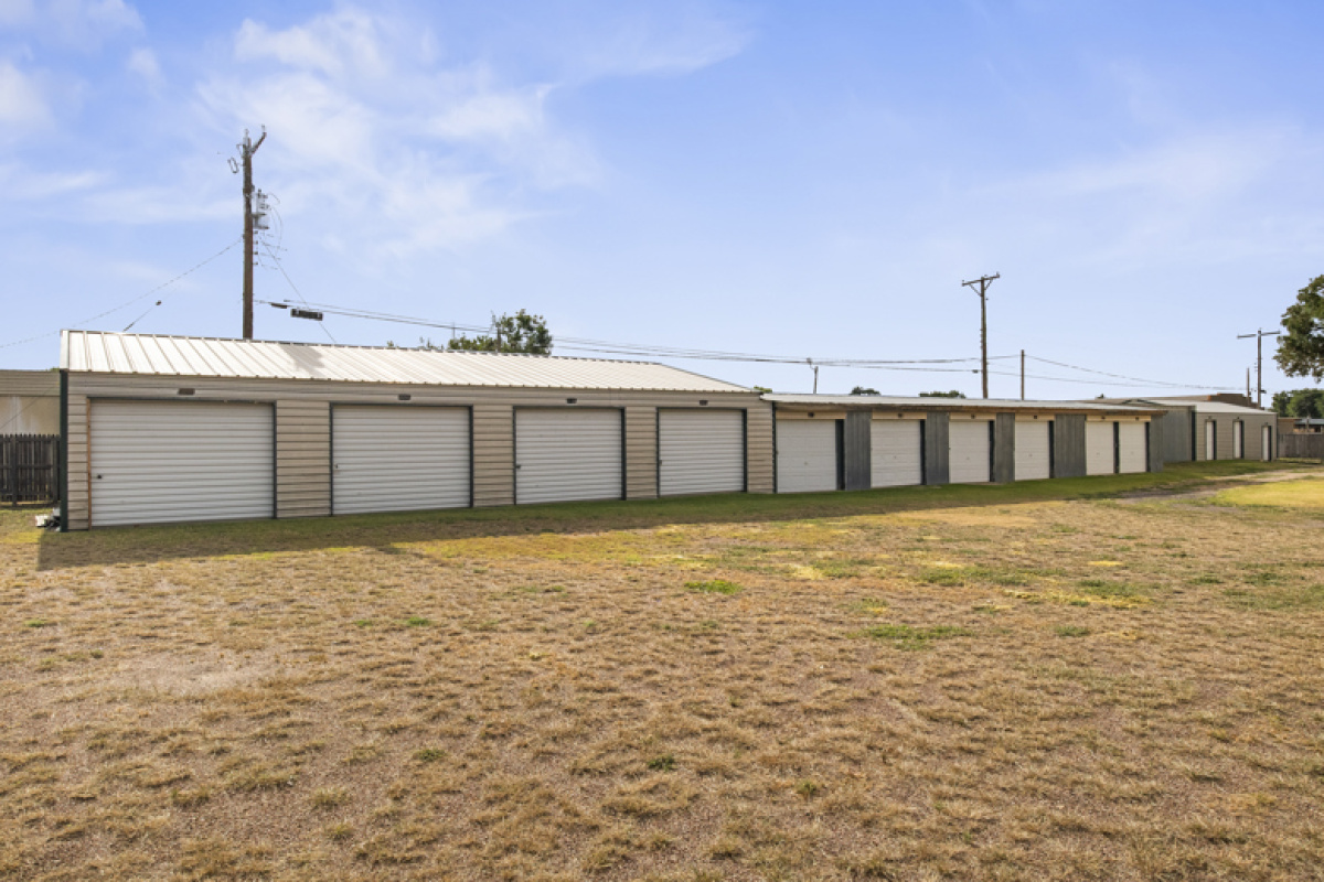 220 W 3rd St, Dalhart, Texas 79022, 1 Bedroom Bedrooms, ,1 BathroomBathrooms,Single Family Home,Active Listings,W 3rd St,1170