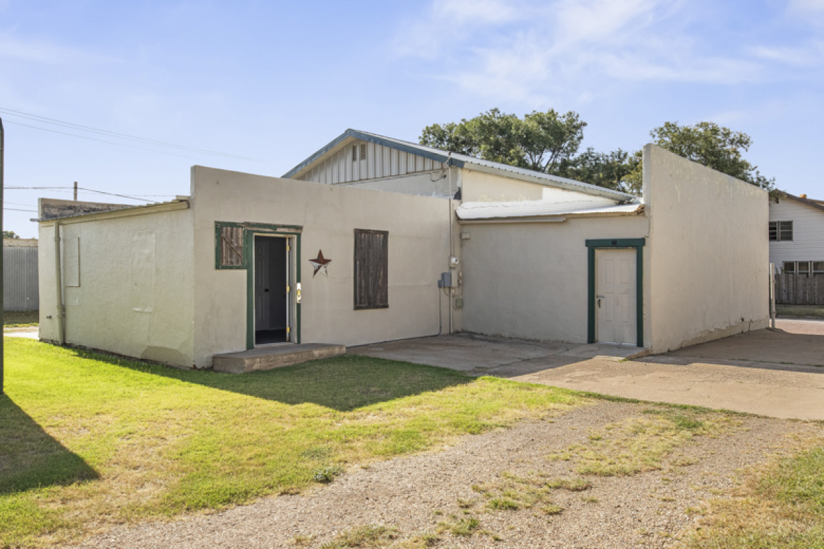 220 W 3rd St, Dalhart, Texas 79022, 1 Bedroom Bedrooms, ,1 BathroomBathrooms,Single Family Home,Active Listings,W 3rd St,1170