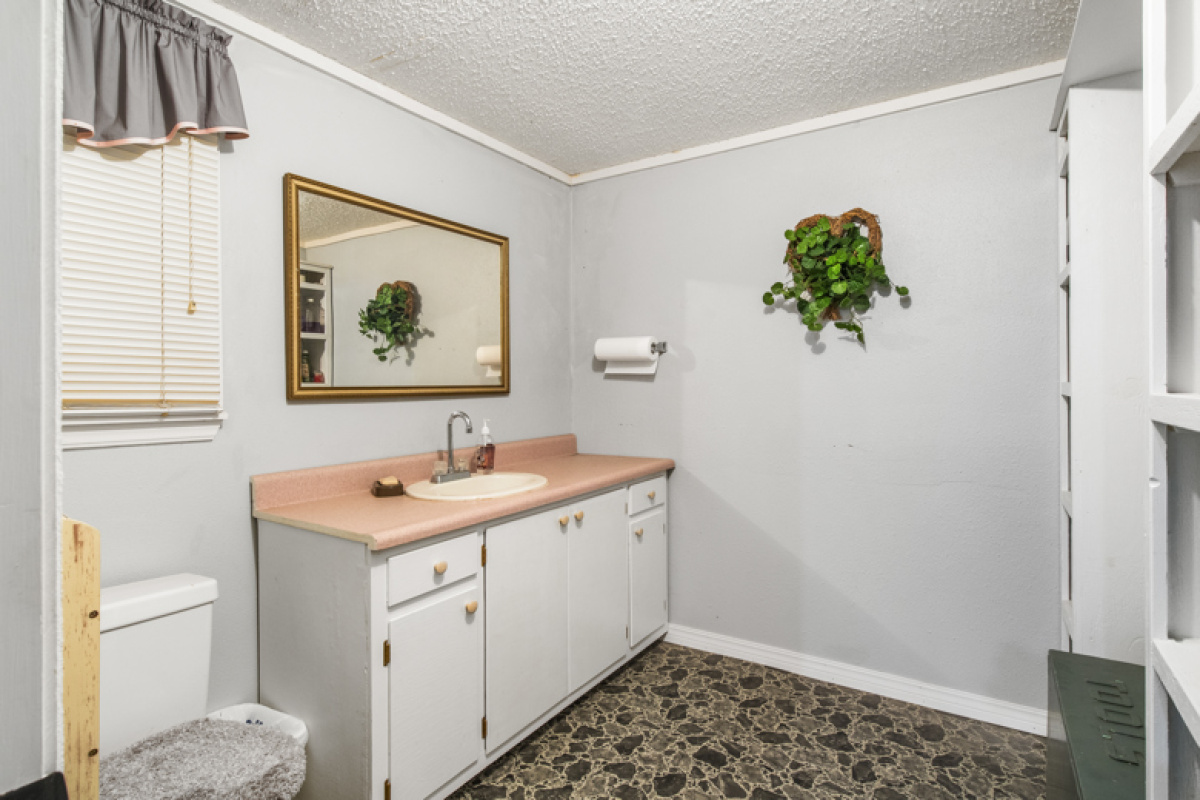 220 W 3rd St, Dalhart, Texas 79022, 1 Bedroom Bedrooms, ,1 BathroomBathrooms,Single Family Home,Active Listings,W 3rd St,1170
