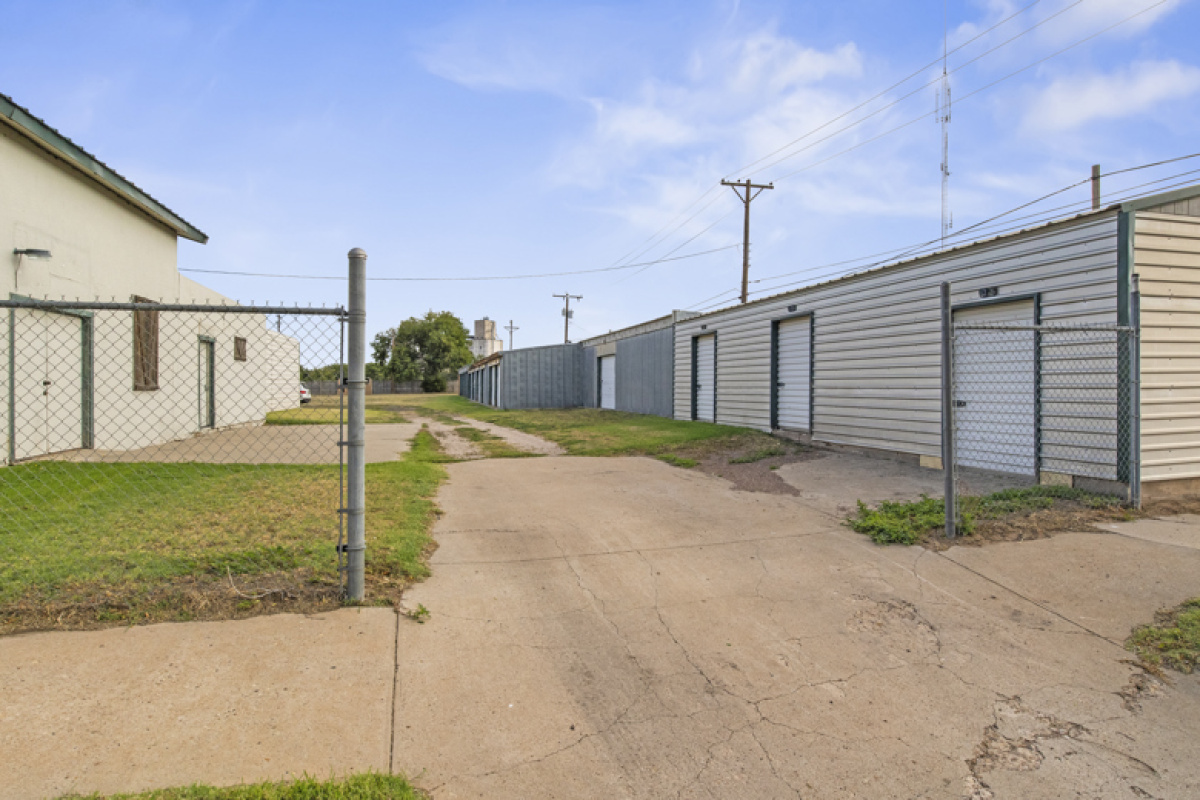 220 W 3rd St, Dalhart, Texas 79022, 1 Bedroom Bedrooms, ,1 BathroomBathrooms,Single Family Home,Active Listings,W 3rd St,1170