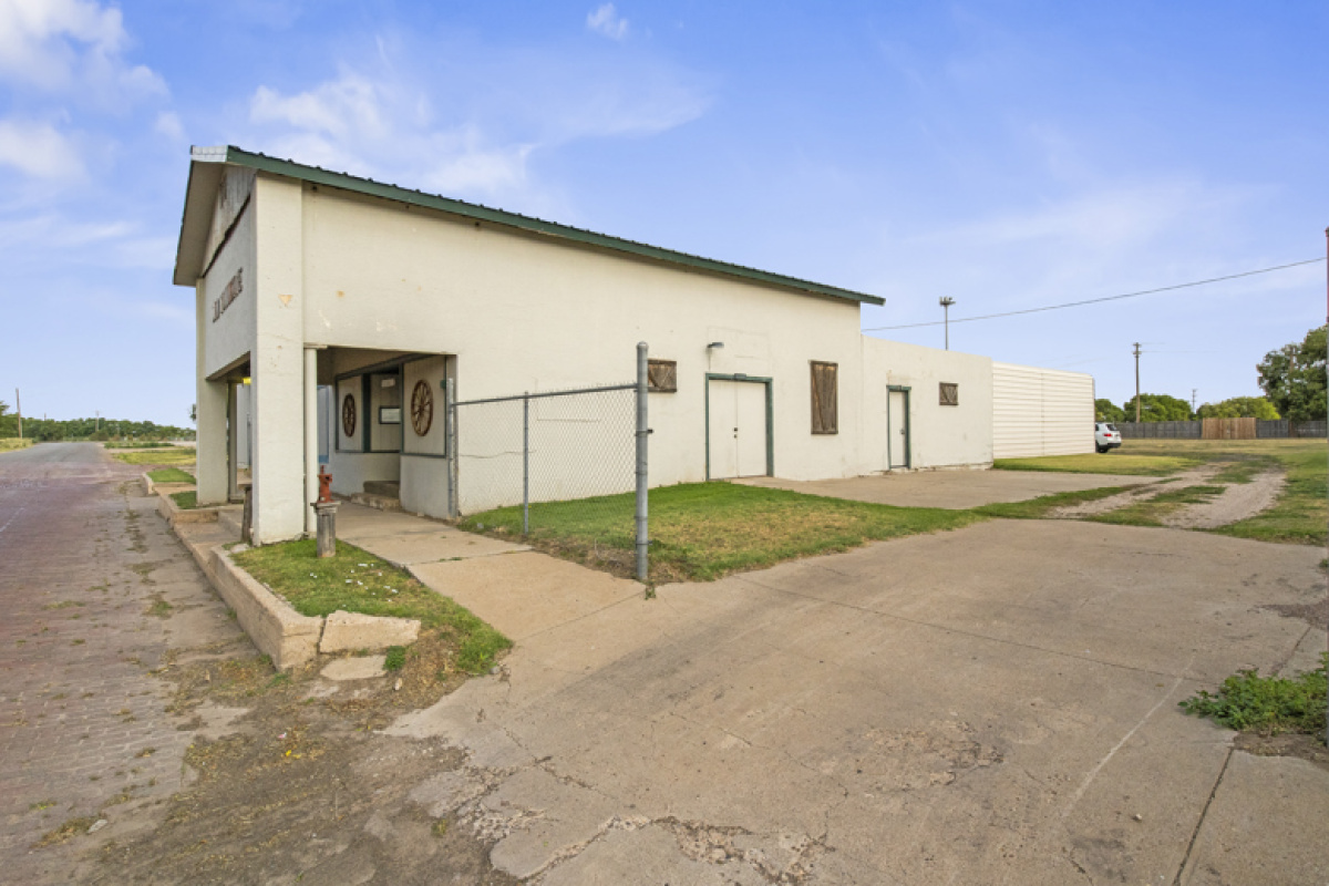 220 W 3rd St, Dalhart, Texas 79022, 1 Bedroom Bedrooms, ,1 BathroomBathrooms,Single Family Home,Active Listings,W 3rd St,1170