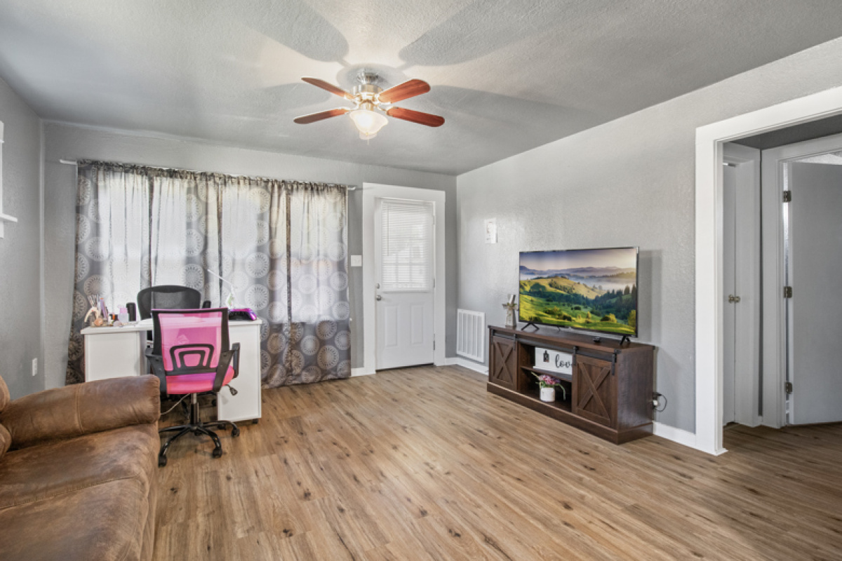 914 Conlen, Dalhart, Texas 79022, 2 Bedrooms Bedrooms, ,1 BathroomBathrooms,Single Family Home,Active Listings,Conlen,1172
