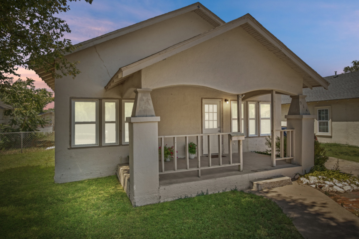 914 Conlen, Dalhart, Texas 79022, 2 Bedrooms Bedrooms, ,1 BathroomBathrooms,Single Family Home,Active Listings,Conlen,1172