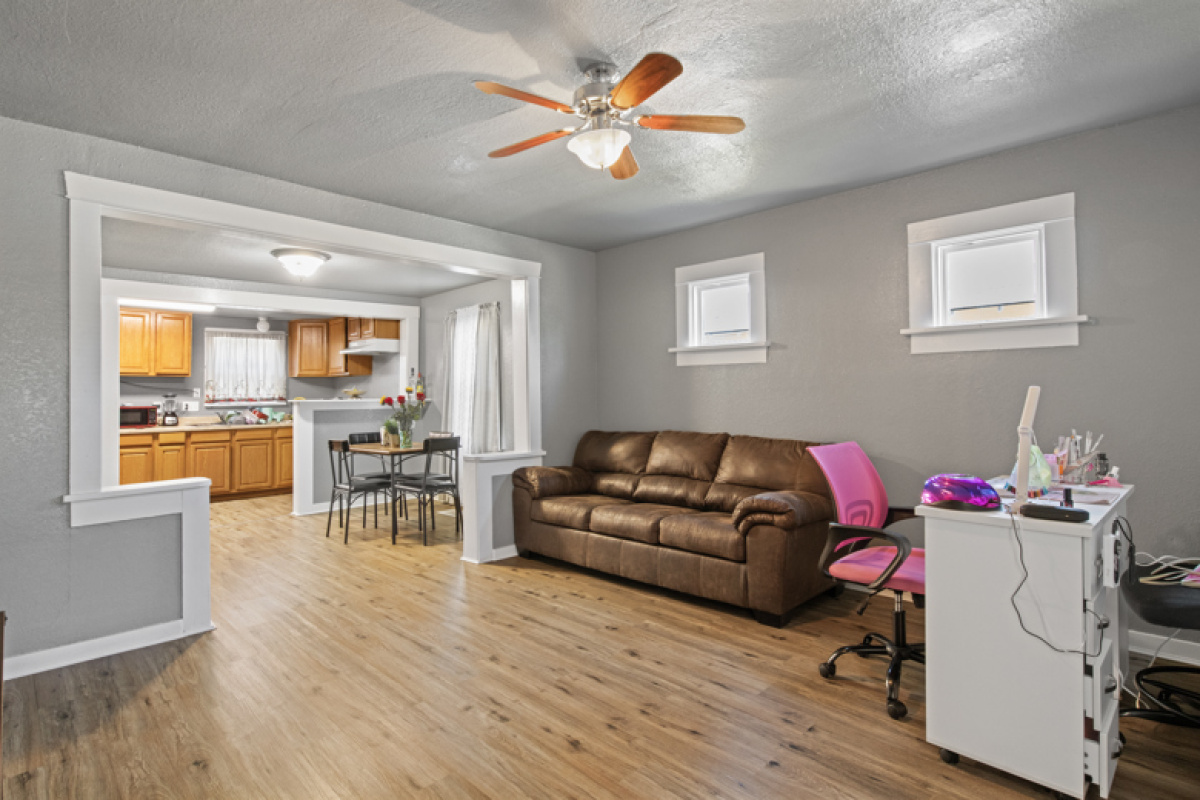 914 Conlen, Dalhart, Texas 79022, 2 Bedrooms Bedrooms, ,1 BathroomBathrooms,Single Family Home,Active Listings,Conlen,1172