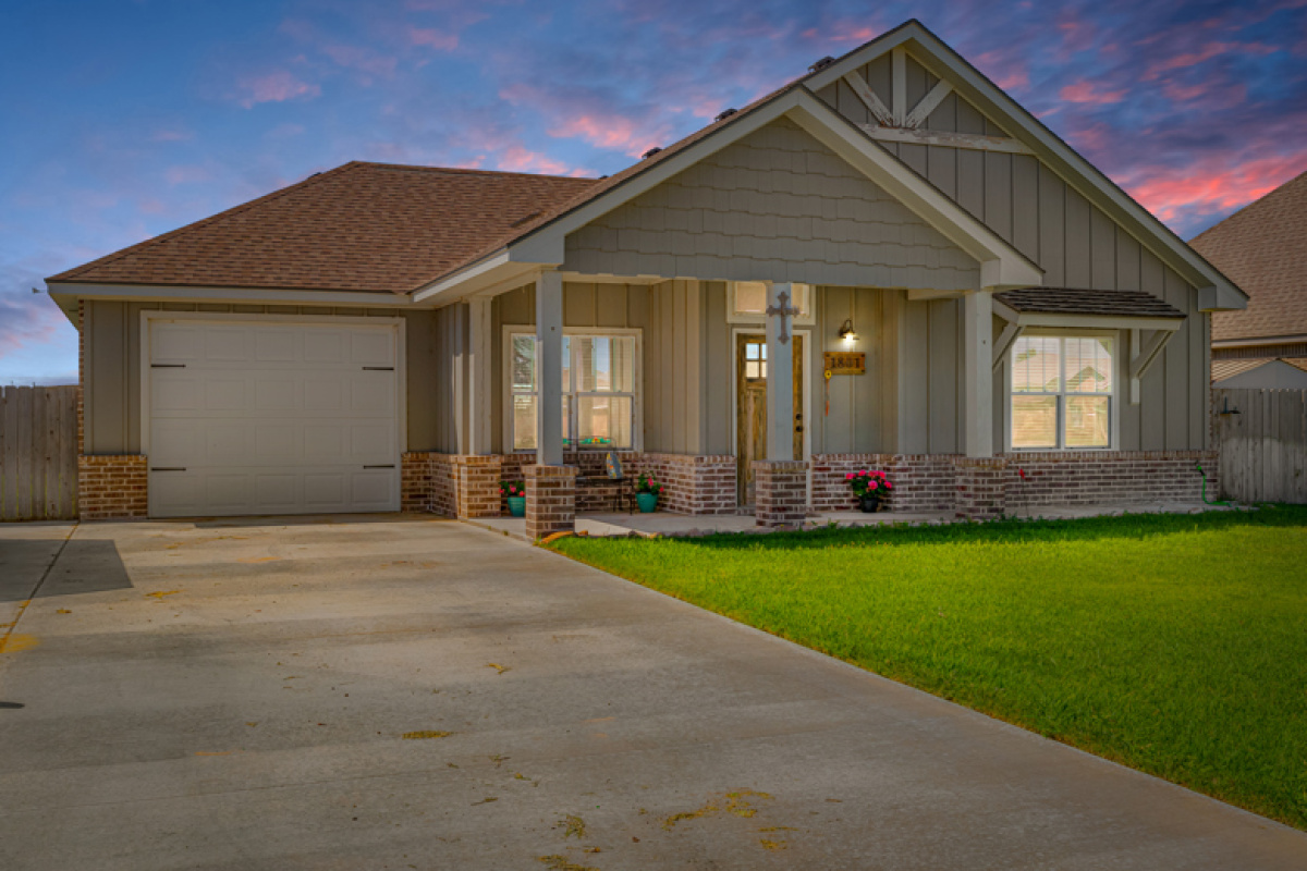 1801 Tumbleweed Trail, Dalhart, Texas 79022, 2 Bedrooms Bedrooms, ,1 BathroomBathrooms,Single Family Home,Active Listings,Tumbleweed Trail,1173