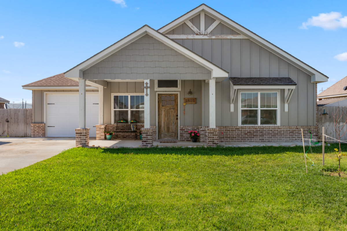 1801 Tumbleweed Trail, Dalhart, Texas 79022, 2 Bedrooms Bedrooms, ,1 BathroomBathrooms,Single Family Home,Active Listings,Tumbleweed Trail,1173