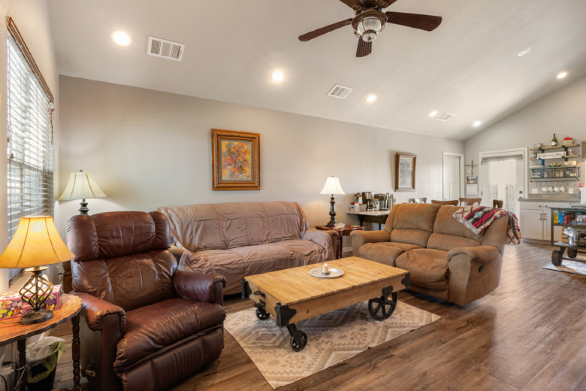 1801 Tumbleweed Trail, Dalhart, Texas 79022, 2 Bedrooms Bedrooms, ,1 BathroomBathrooms,Single Family Home,Active Listings,Tumbleweed Trail,1173