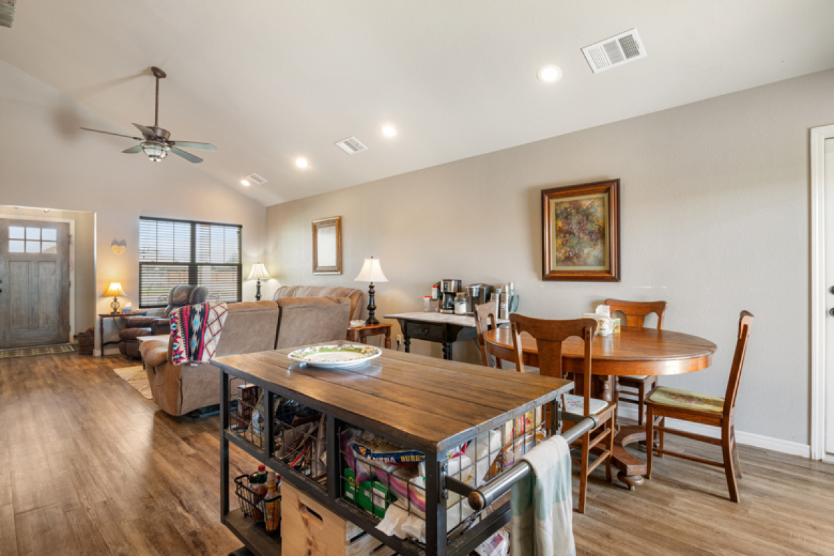 1801 Tumbleweed Trail, Dalhart, Texas 79022, 2 Bedrooms Bedrooms, ,1 BathroomBathrooms,Single Family Home,Active Listings,Tumbleweed Trail,1173
