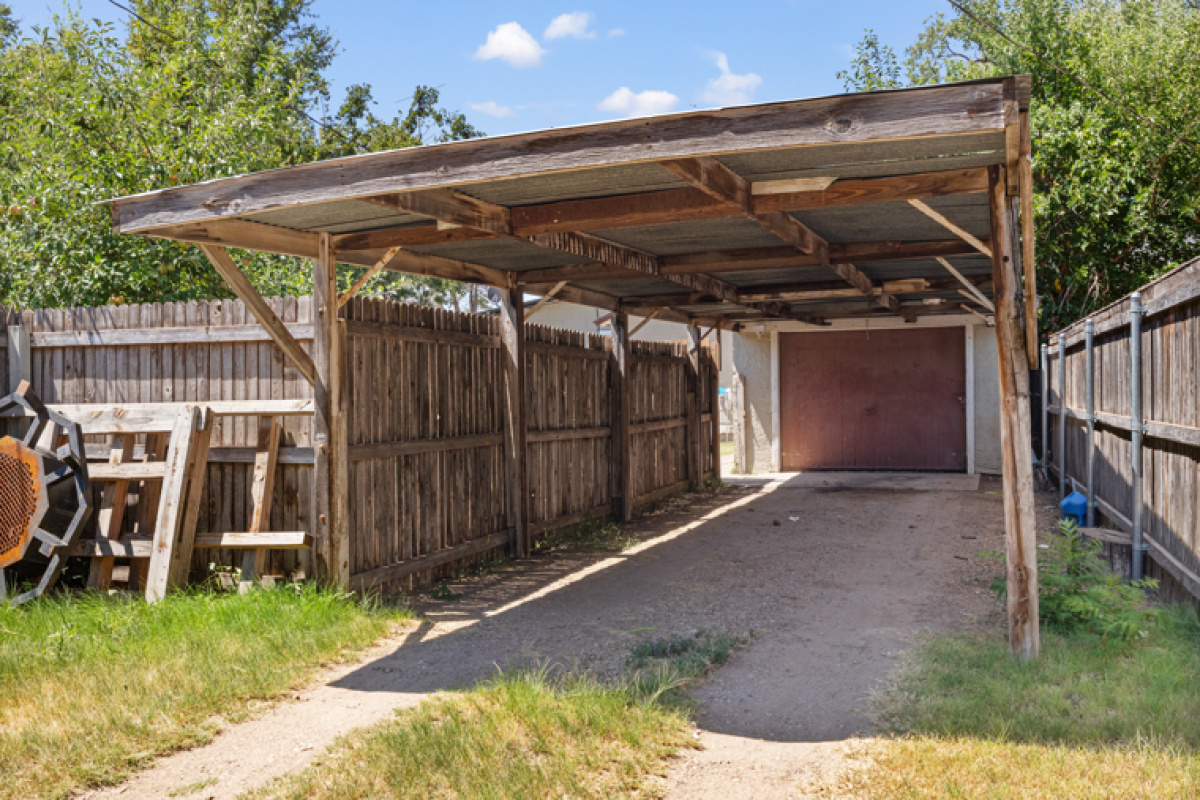 1017 Keeler Ave, Dalhart, Texas 79022, 2 Bedrooms Bedrooms, ,1 BathroomBathrooms,Single Family Home,Active Listings,Keeler Ave,1174