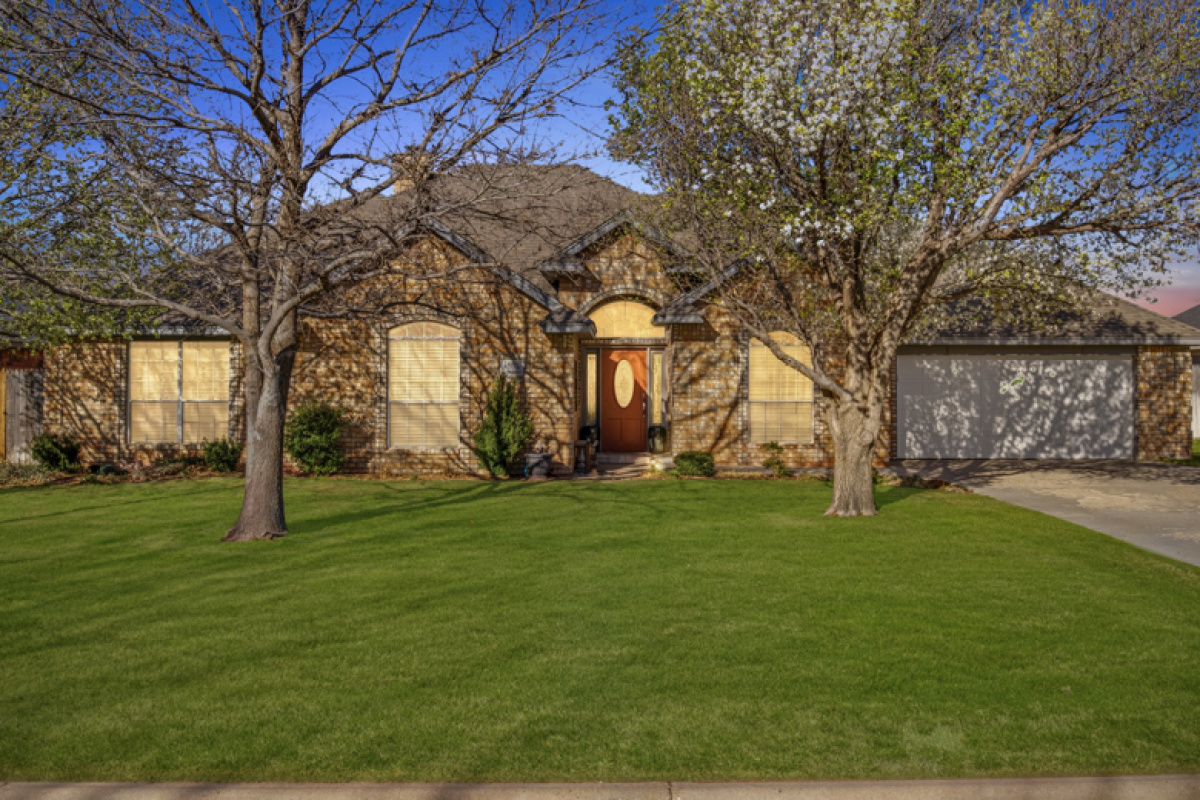 1912 Cherokee Trail, Dalhart, Texas 79022, 3 Bedrooms Bedrooms, ,2 BathroomsBathrooms,Single Family Home,Active Listings,Cherokee Trail,1186