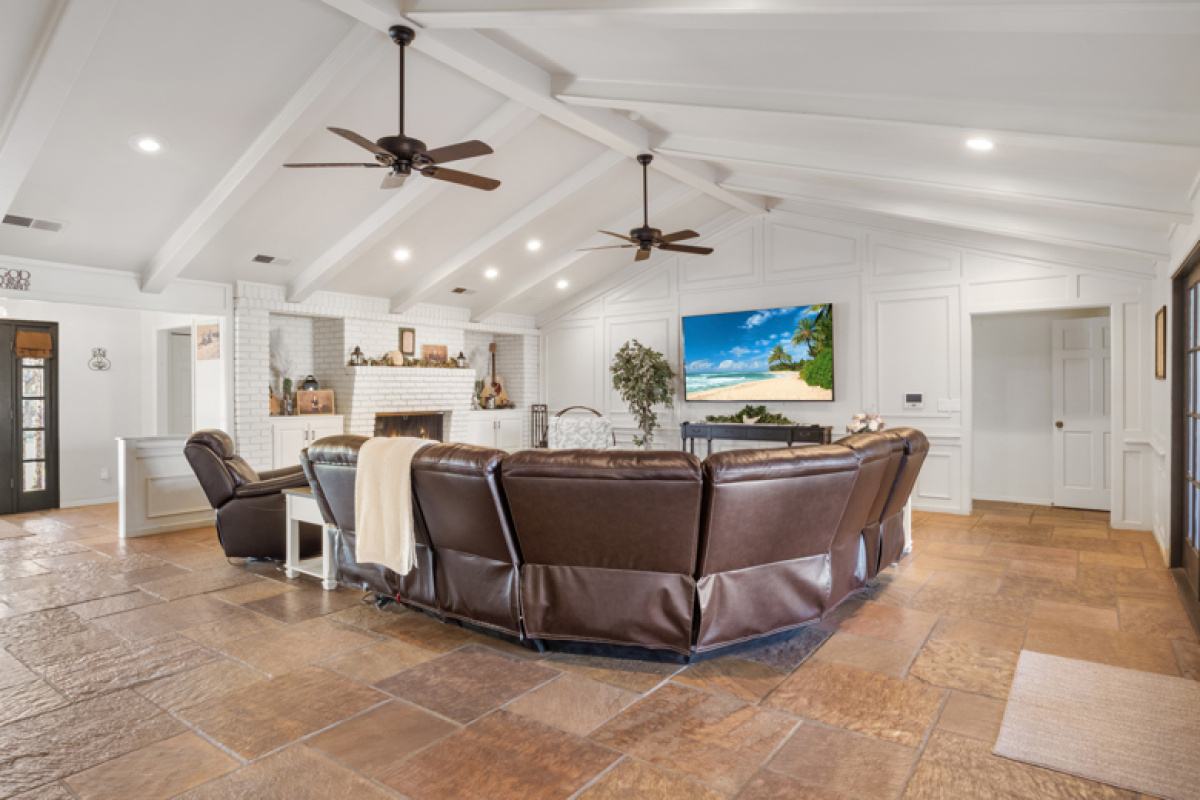 12 Southpark Dr, Dalhart, Texas 79022, 4 Bedrooms Bedrooms, ,4 BathroomsBathrooms,Single Family Home,Active Listings,Southpark Dr,1187