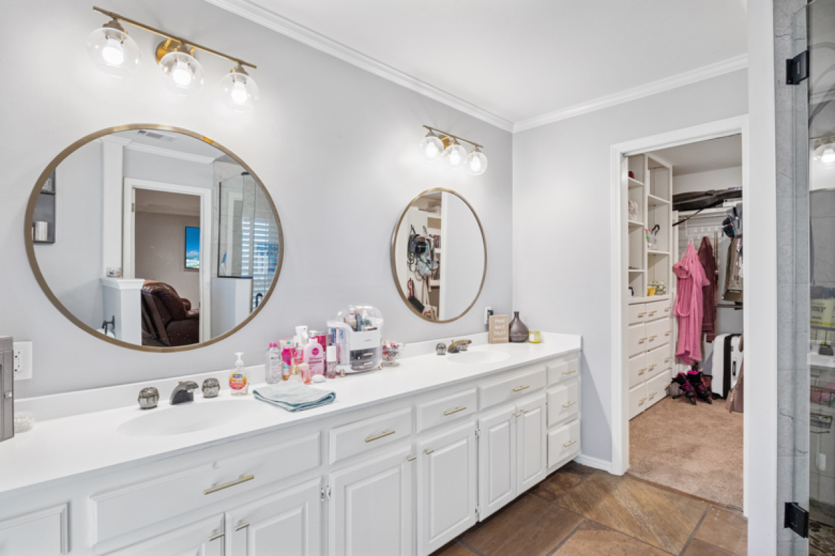 12 Southpark Dr, Dalhart, Texas 79022, 4 Bedrooms Bedrooms, ,4 BathroomsBathrooms,Single Family Home,Active Listings,Southpark Dr,1187