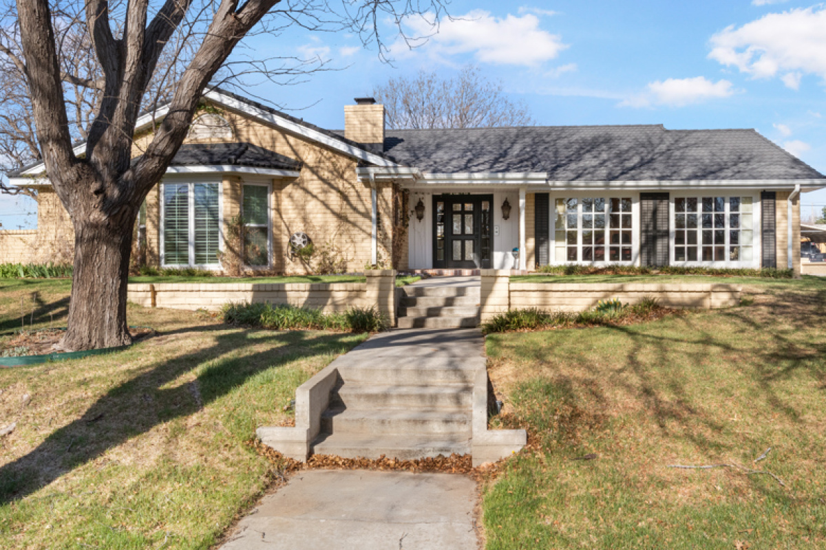 12 Southpark Dr, Dalhart, Texas 79022, 4 Bedrooms Bedrooms, ,4 BathroomsBathrooms,Single Family Home,Active Listings,Southpark Dr,1187