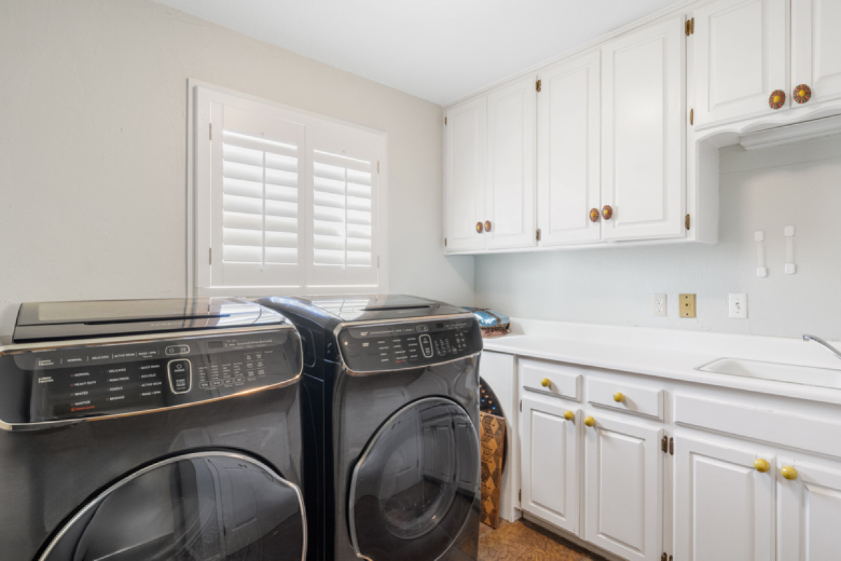 12 Southpark Dr, Dalhart, Texas 79022, 4 Bedrooms Bedrooms, ,4 BathroomsBathrooms,Single Family Home,Active Listings,Southpark Dr,1187