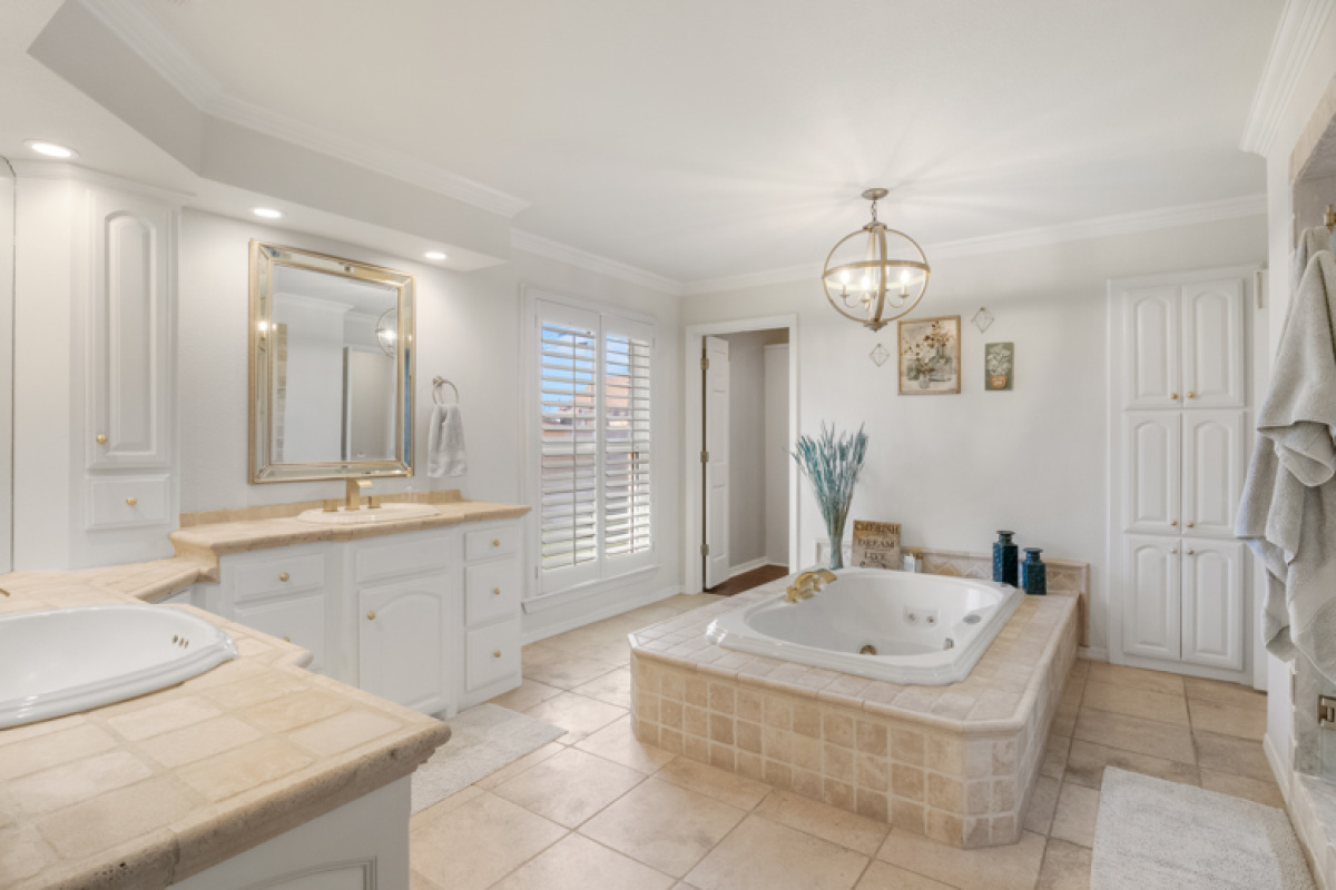 12 Southpark Dr, Dalhart, Texas 79022, 4 Bedrooms Bedrooms, ,4 BathroomsBathrooms,Single Family Home,Active Listings,Southpark Dr,1187