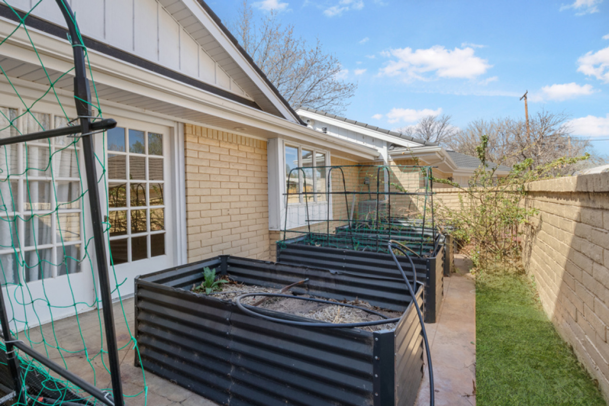 12 Southpark Dr, Dalhart, Texas 79022, 4 Bedrooms Bedrooms, ,4 BathroomsBathrooms,Single Family Home,Active Listings,Southpark Dr,1187