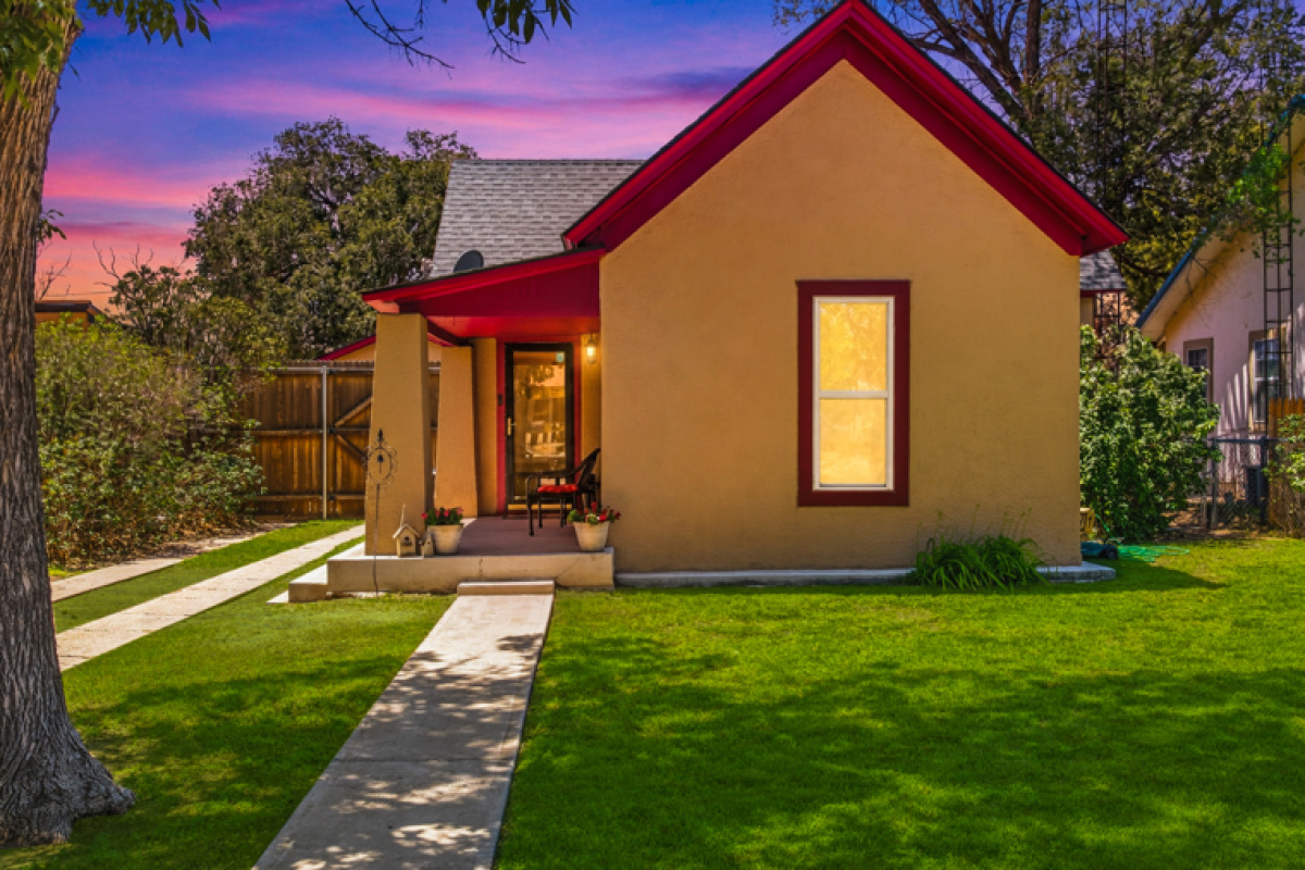 514 Keeler Ave, Dalhart, Texas 79022, 3 Bedrooms Bedrooms, ,1.75 BathroomsBathrooms,Single Family Home,Active Listings,Keeler Ave,1196