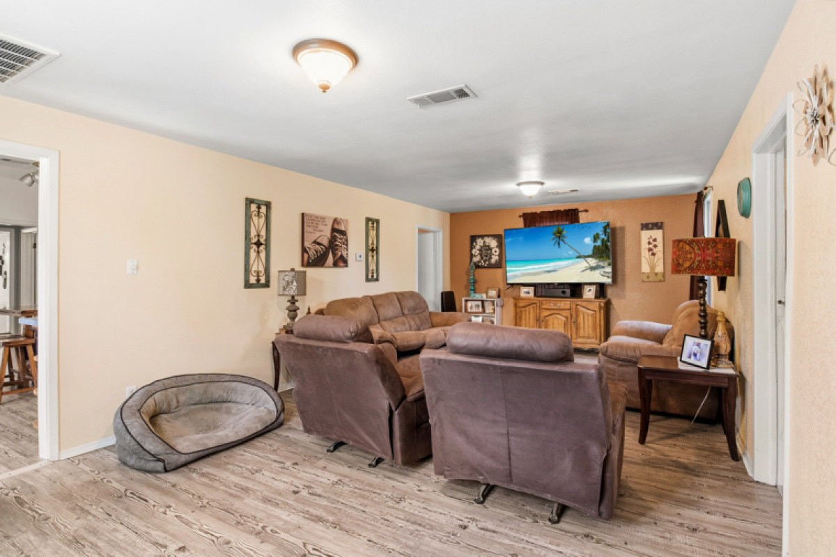 514 Keeler Ave, Dalhart, Texas 79022, 3 Bedrooms Bedrooms, ,1.75 BathroomsBathrooms,Single Family Home,Active Listings,Keeler Ave,1196