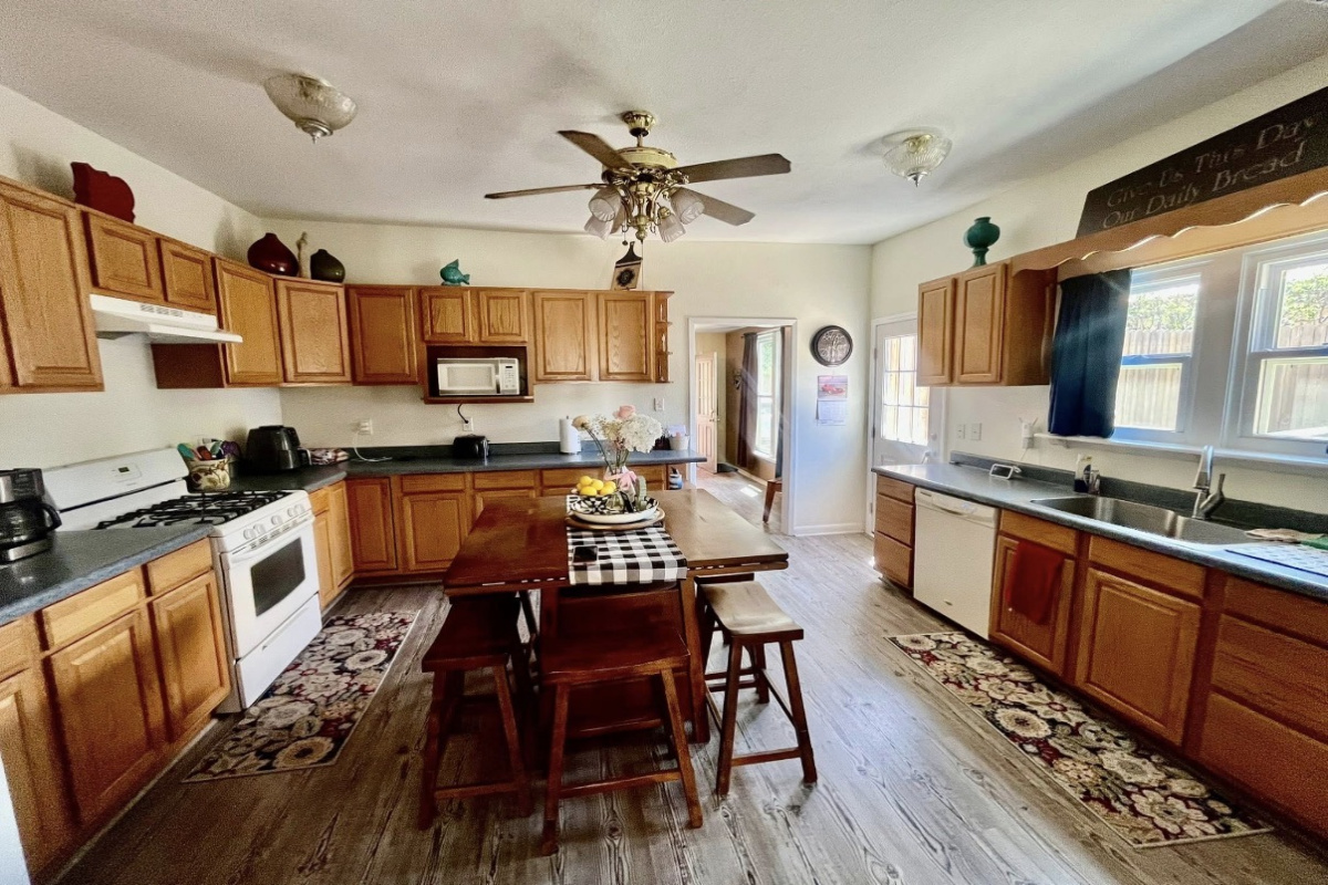 514 Keeler Ave, Dalhart, Texas 79022, 3 Bedrooms Bedrooms, ,1.75 BathroomsBathrooms,Single Family Home,Active Listings,Keeler Ave,1196