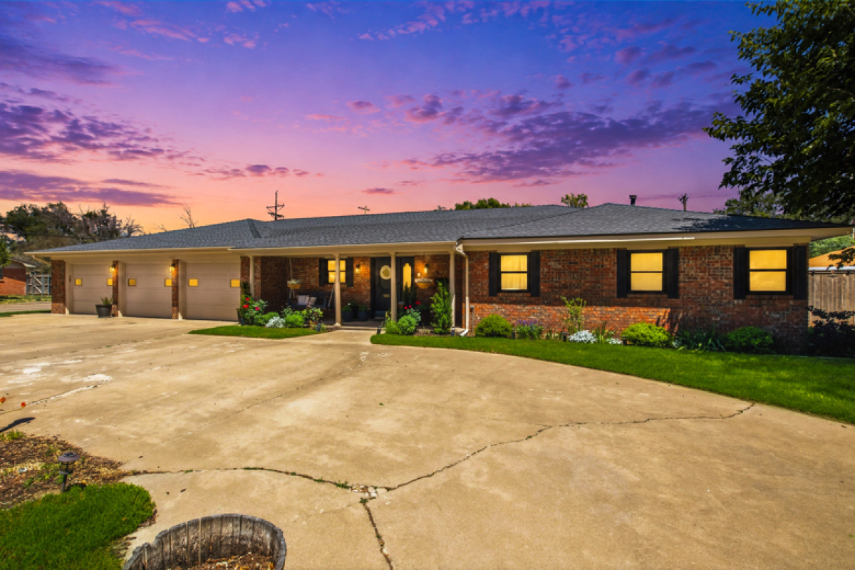 1201 Prairie Dr, Dalhart, Texas 79022, 3 Bedrooms Bedrooms, ,2 BathroomsBathrooms,Single Family Home,Active Listings,Prairie Dr,1197