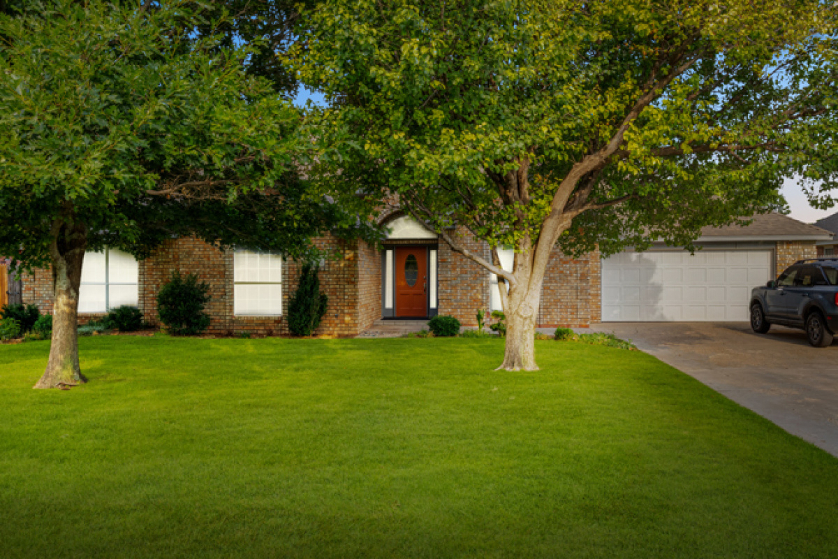 1912 Cherokee Trail, Dalhart, Texas 79022, 3 Bedrooms Bedrooms, ,2 BathroomsBathrooms,Single Family Home,Active Listings,Cherokee Trail,1198