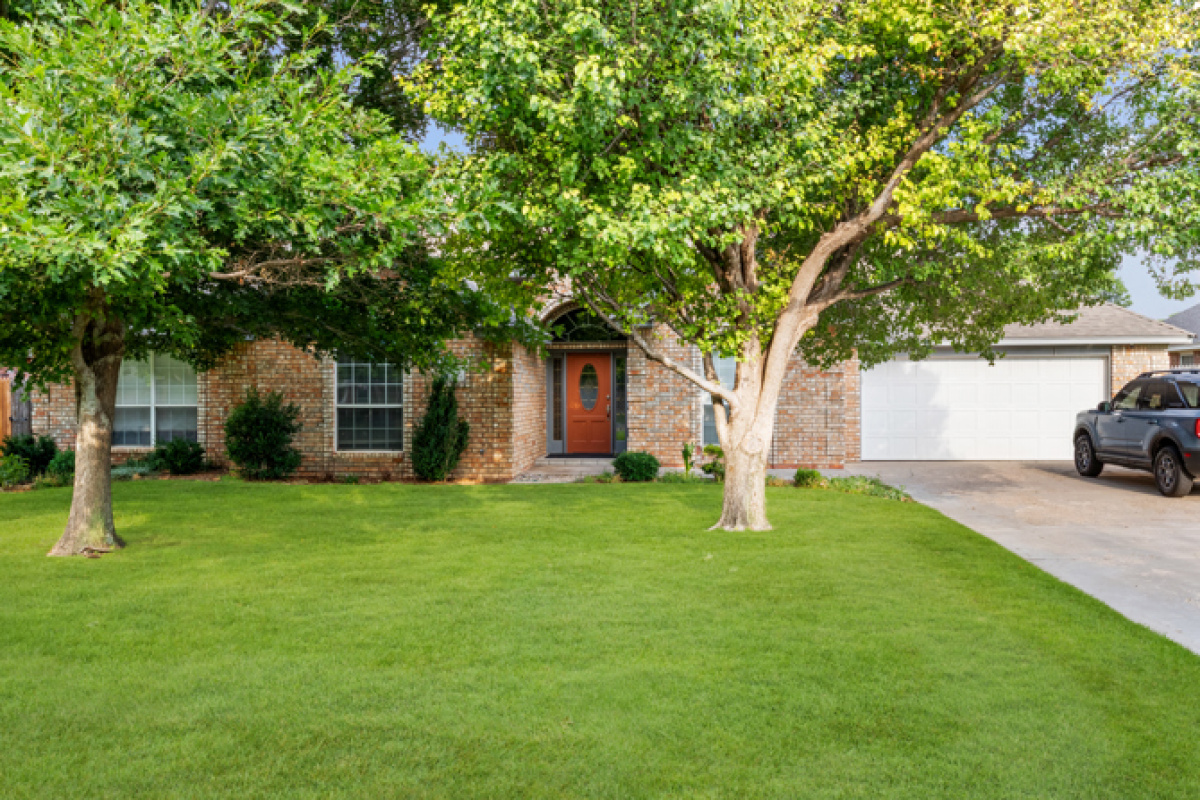 1912 Cherokee Trail, Dalhart, Texas 79022, 3 Bedrooms Bedrooms, ,2 BathroomsBathrooms,Single Family Home,Active Listings,Cherokee Trail,1198