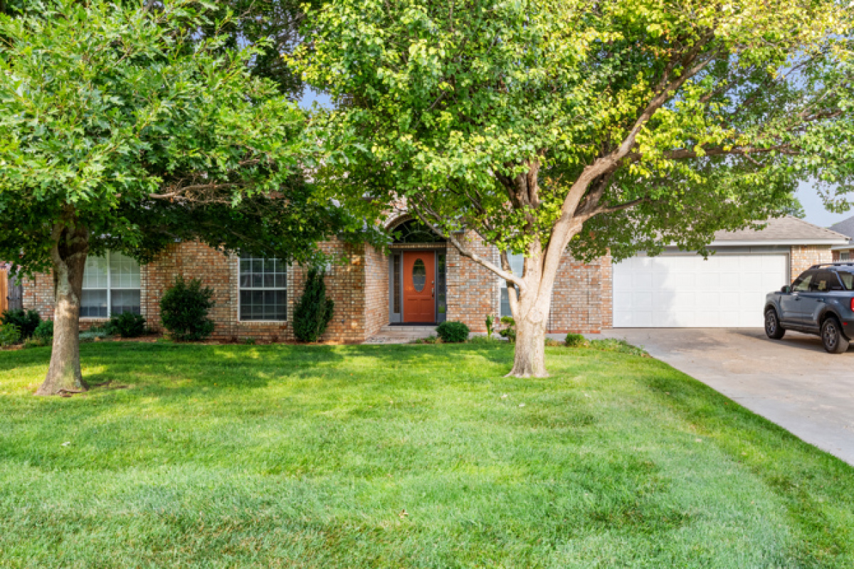 1912 Cherokee Trail, Dalhart, Texas 79022, 3 Bedrooms Bedrooms, ,2 BathroomsBathrooms,Single Family Home,Active Listings,Cherokee Trail,1198