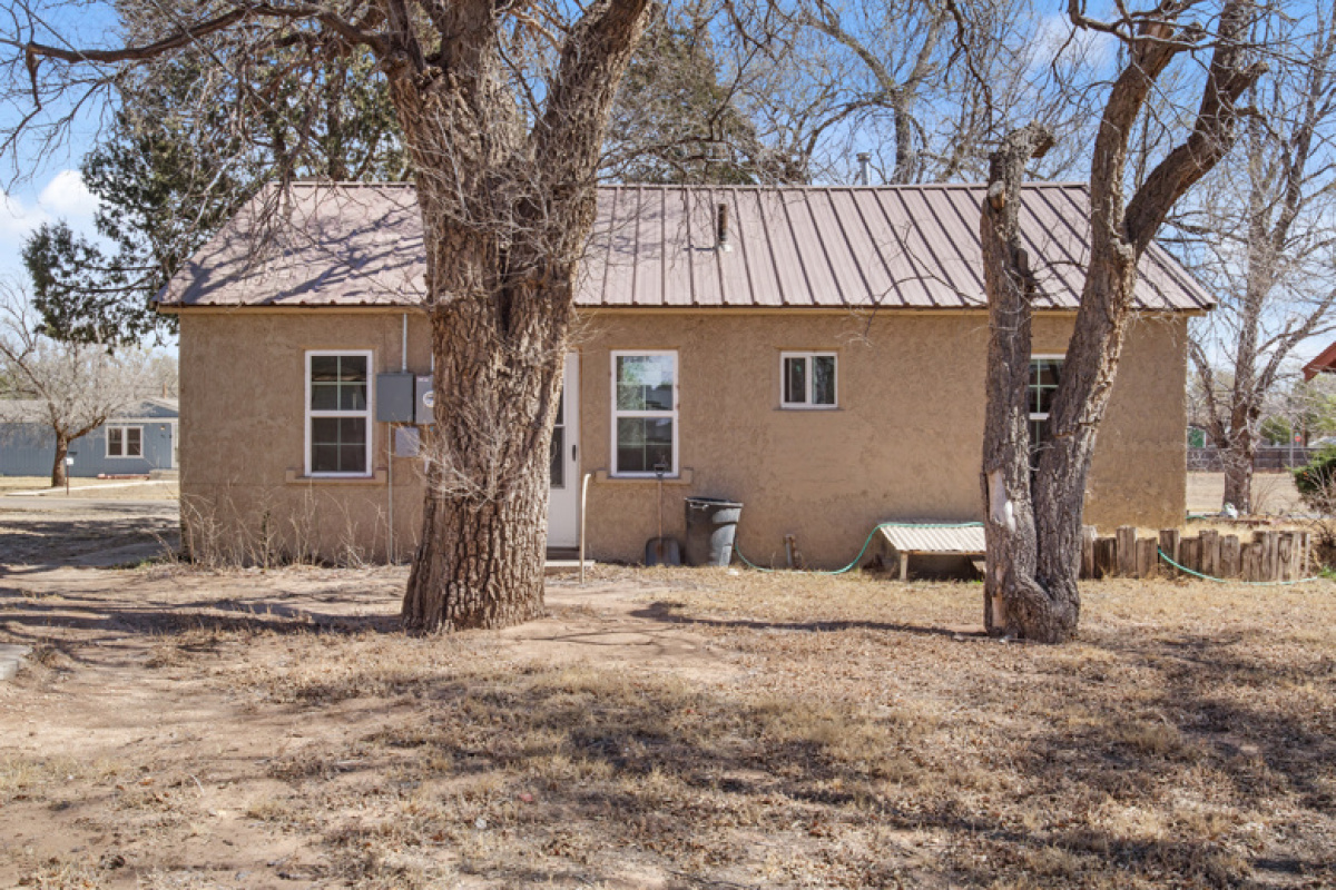 910 Olive Ave, Dalhart, Texas 79022, 2 Bedrooms Bedrooms, ,1 BathroomBathrooms,Single Family Home,Active Listings,Olive Ave,1199