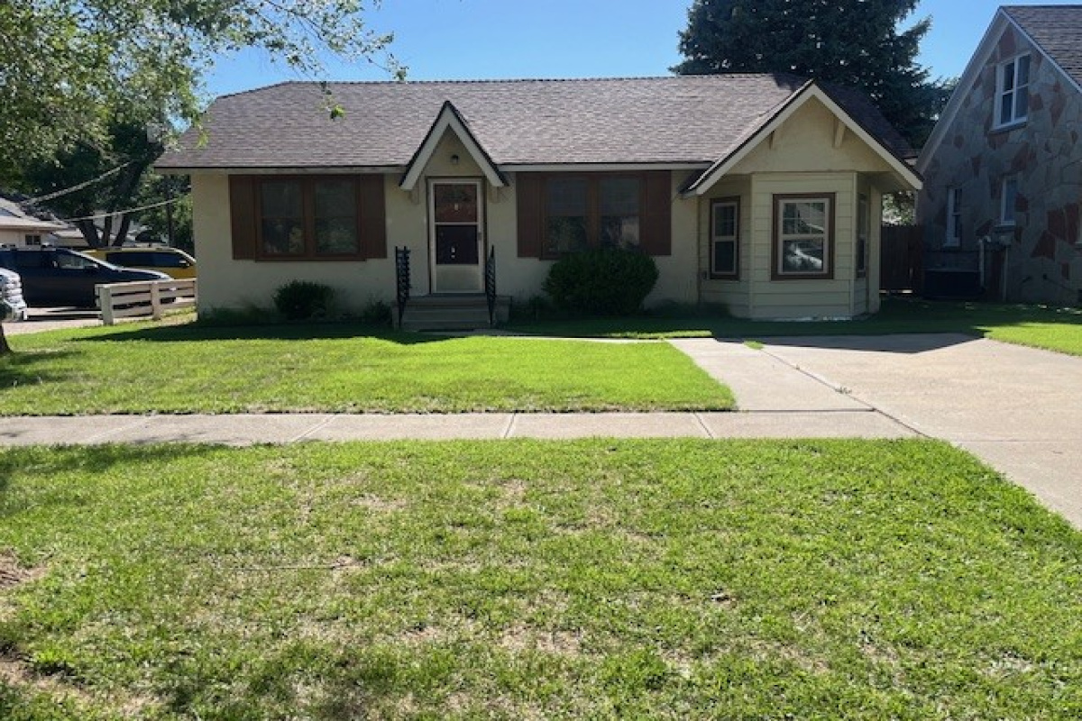 1316 Denver, Dalhart, Texas 790022, 3 Bedrooms Bedrooms, ,2 BathroomsBathrooms,Single Family Home,Active Listings,Denver,1205
