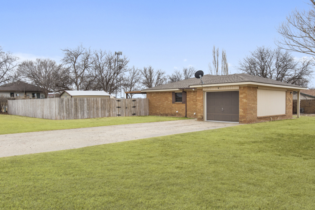 Apache Dr 1601, Dalhart, Texas 79022, 3 Bedrooms Bedrooms, ,1 BathroomBathrooms,Single Family Home,Active Listings,1601,1207