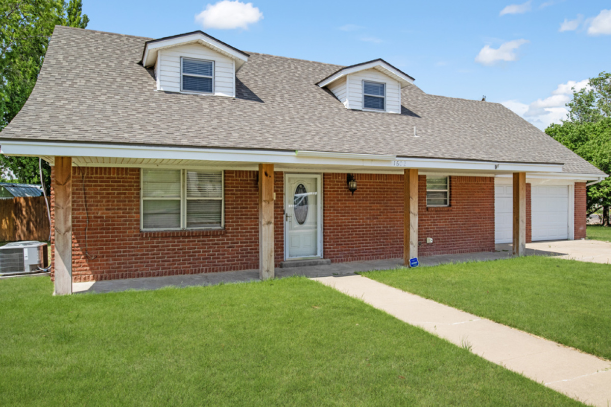 1602 Oak Ave, Dalhart, Texas 79022, 4 Bedrooms Bedrooms, ,2 BathroomsBathrooms,Single Family Home,Sold Listings,Oak Ave,1059
